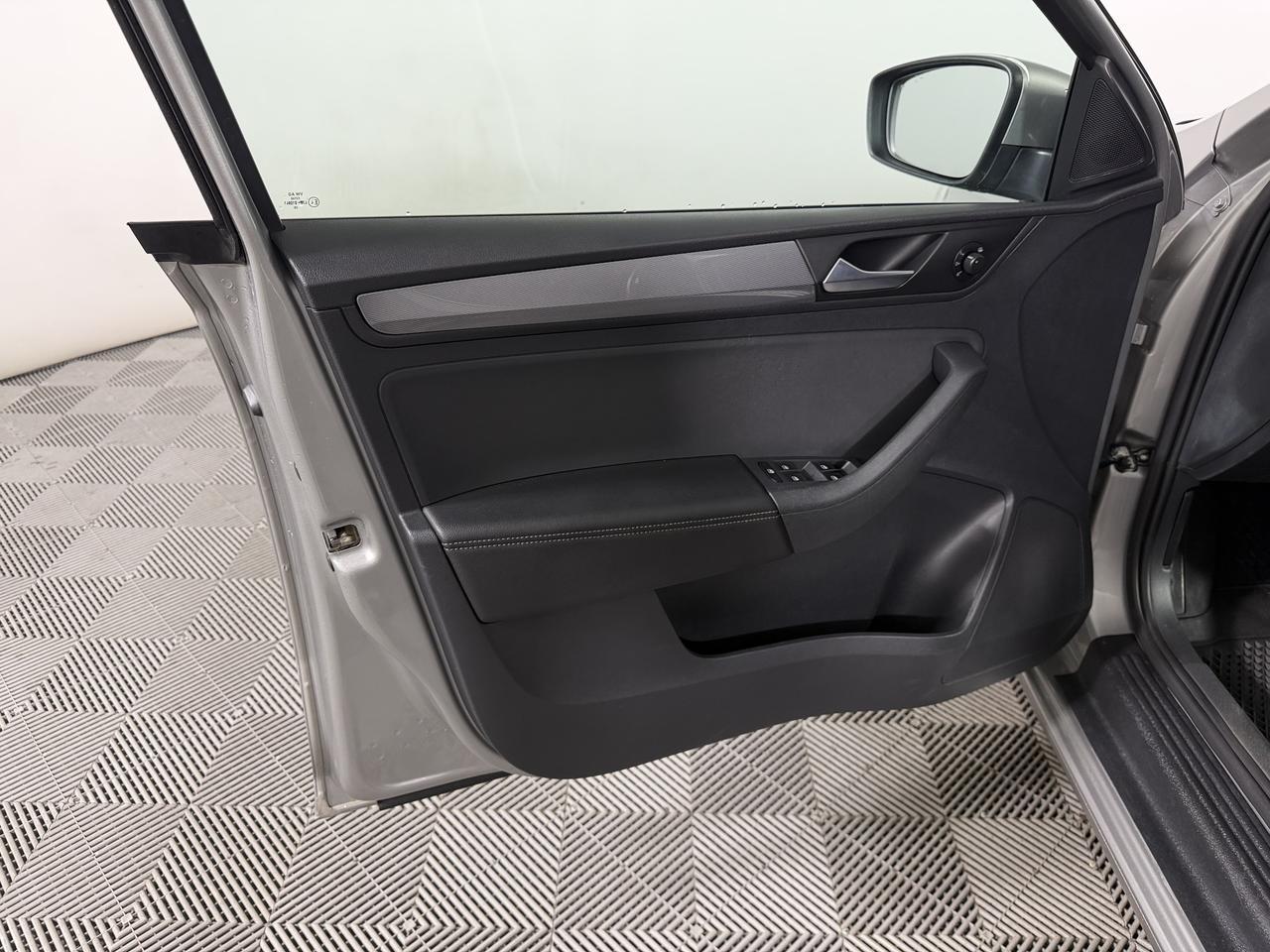 Volkswagen Polo  Status
