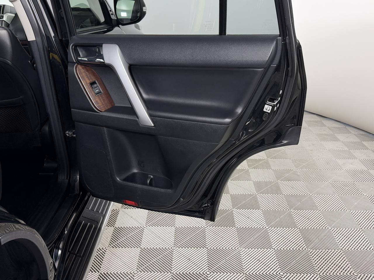 Toyota Land Cruiser Prado  Style